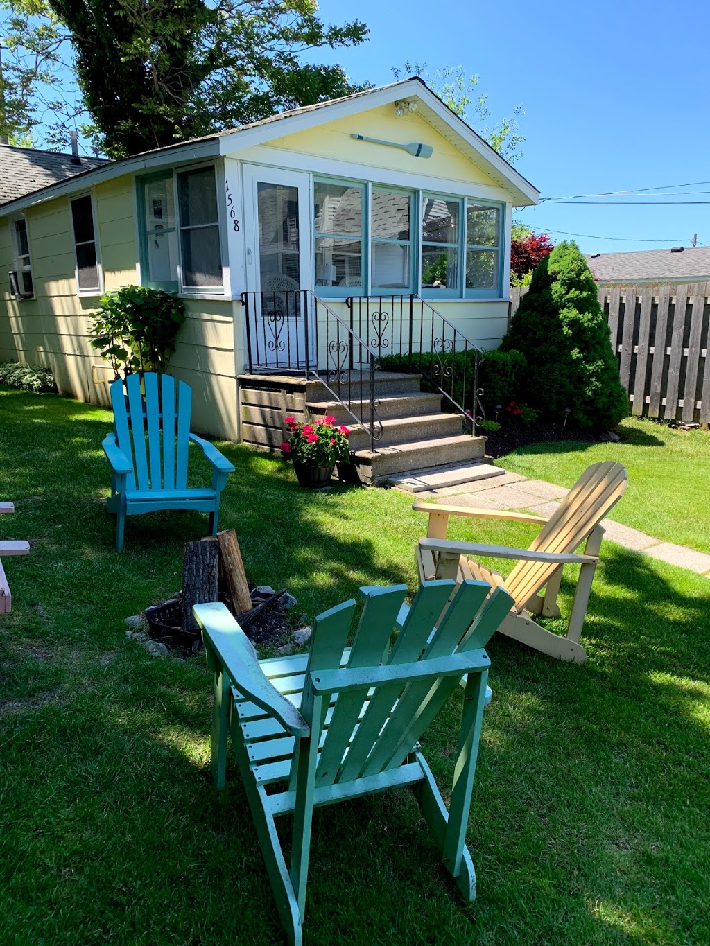 Dees Bungalow | 1568 Van Buren St, Olcott, NY 14126, USA | Phone: (716) 433-8139