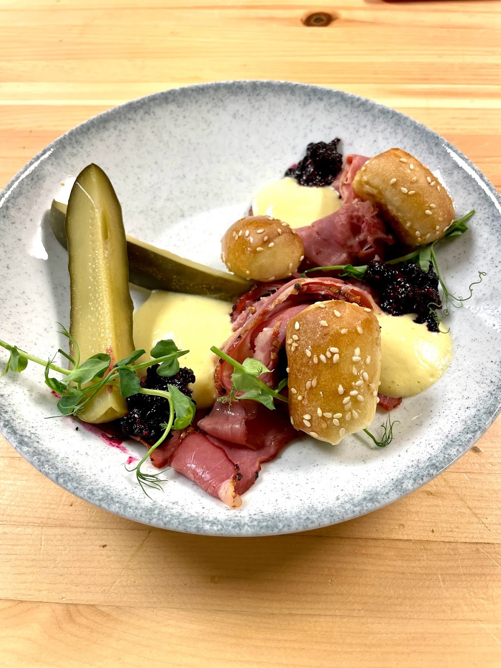 Bistro Évolution et traiteur | 1190-B Rue de Courchevel suite 102, Lévis, QC G6W 0M6, Canada | Phone: (418) 832-9060