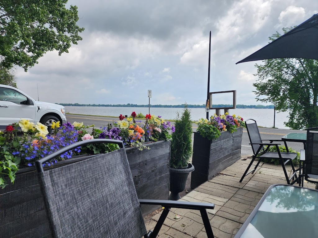 La Petite Venise | 525 Avenue de Venise O, Venise-en-Québec, QC J0J 2K0, Canada | Phone: (450) 244-3000