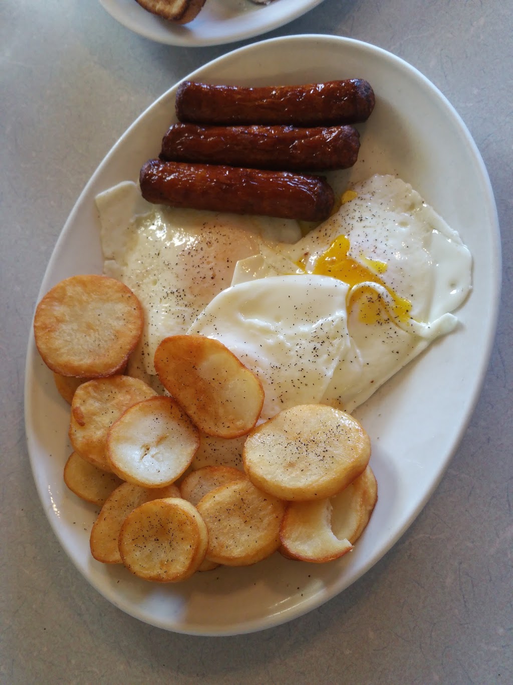 Country Diner Restaurant | 23 Union St, Smiths Falls, ON K7A 2S3, Canada | Phone: (613) 283-8635