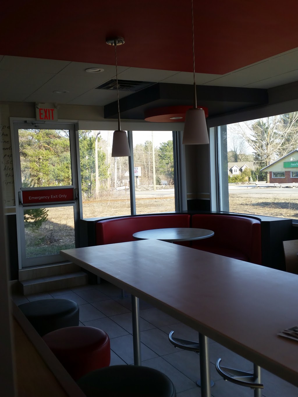 KFC | 350 Winewood Ave E, Gravenhurst, ON P1P 1B7, Canada | Phone: (705) 687-2395