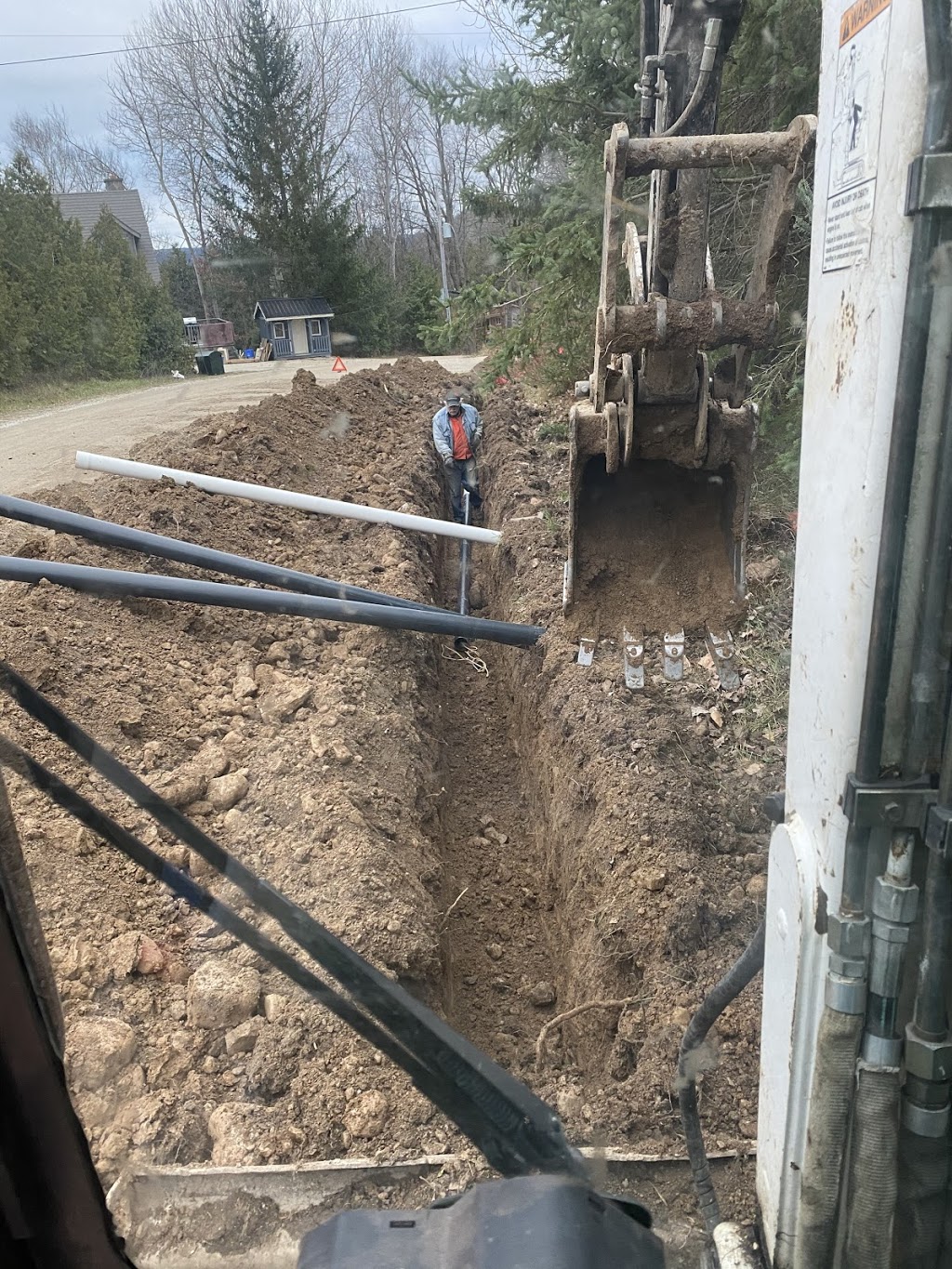 Earth Diggers Contracting | 828254 Mulmur Nottawasaga Townline, Mulmur, ON L9V 0Y7, Canada | Phone: (705) 351-8073