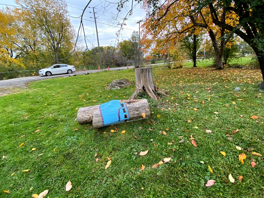 Joe Raie Nature Path and Dog Run | 8182 Chem. Wavell, Côte Saint-Luc, QC H4W 1M3, Canada | Phone: (514) 485-6806