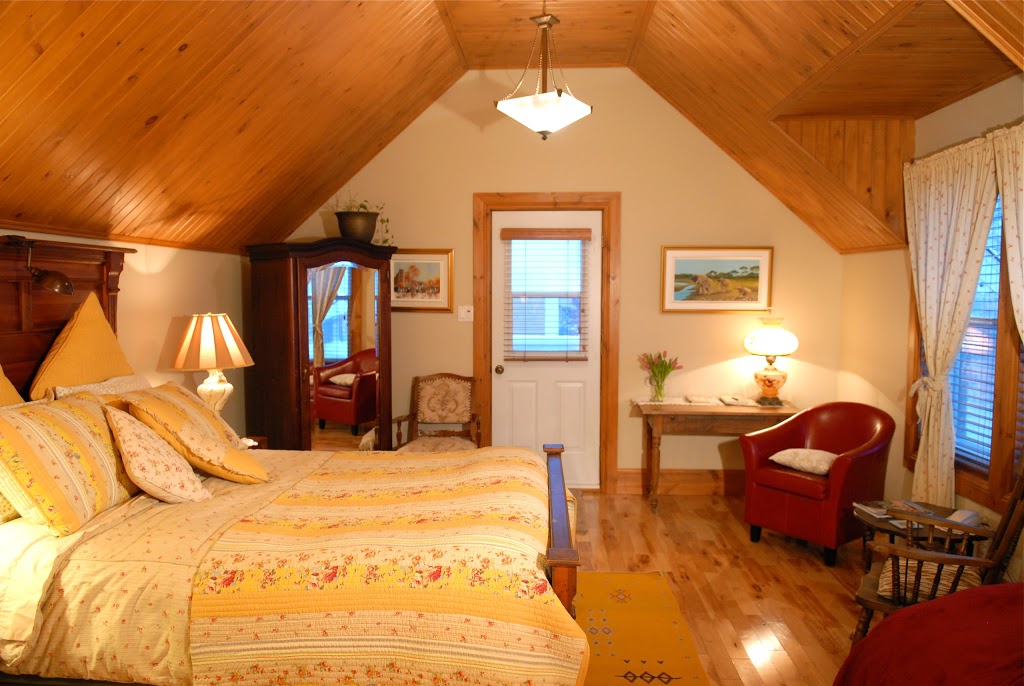 À LAncestrale B&B | 200 Rue Abbott, Magog, QC J1X 2H5, Canada | Phone: (819) 847-5555