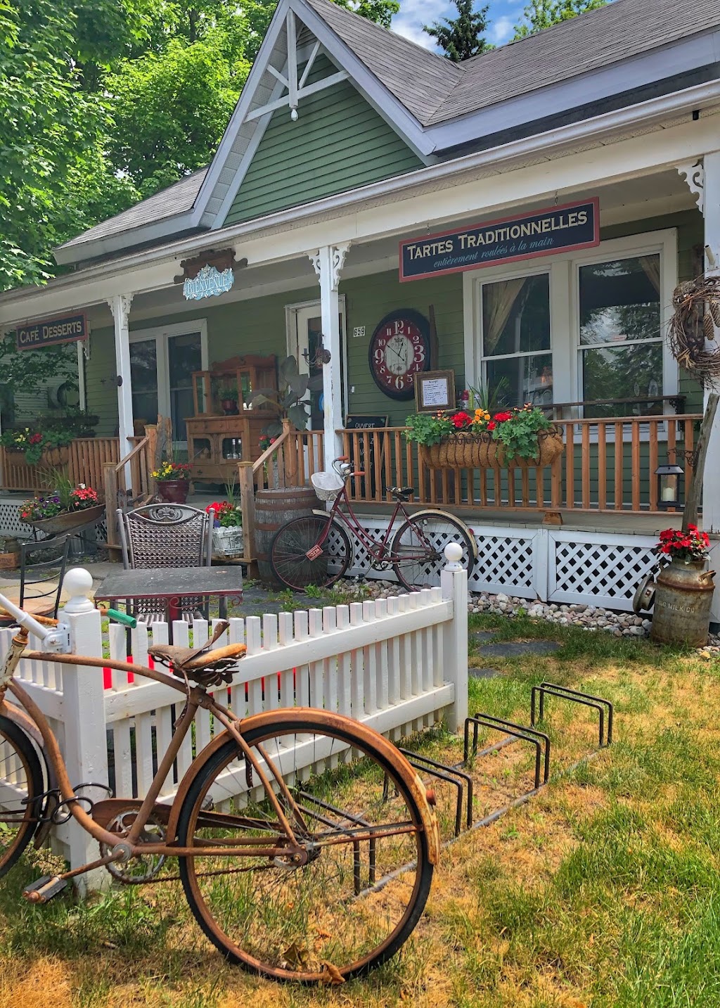 Désirables Gâteries | 659 Rue Shefford, Bromont, QC J2L 1C2, Canada | Phone: (450) 534-4785