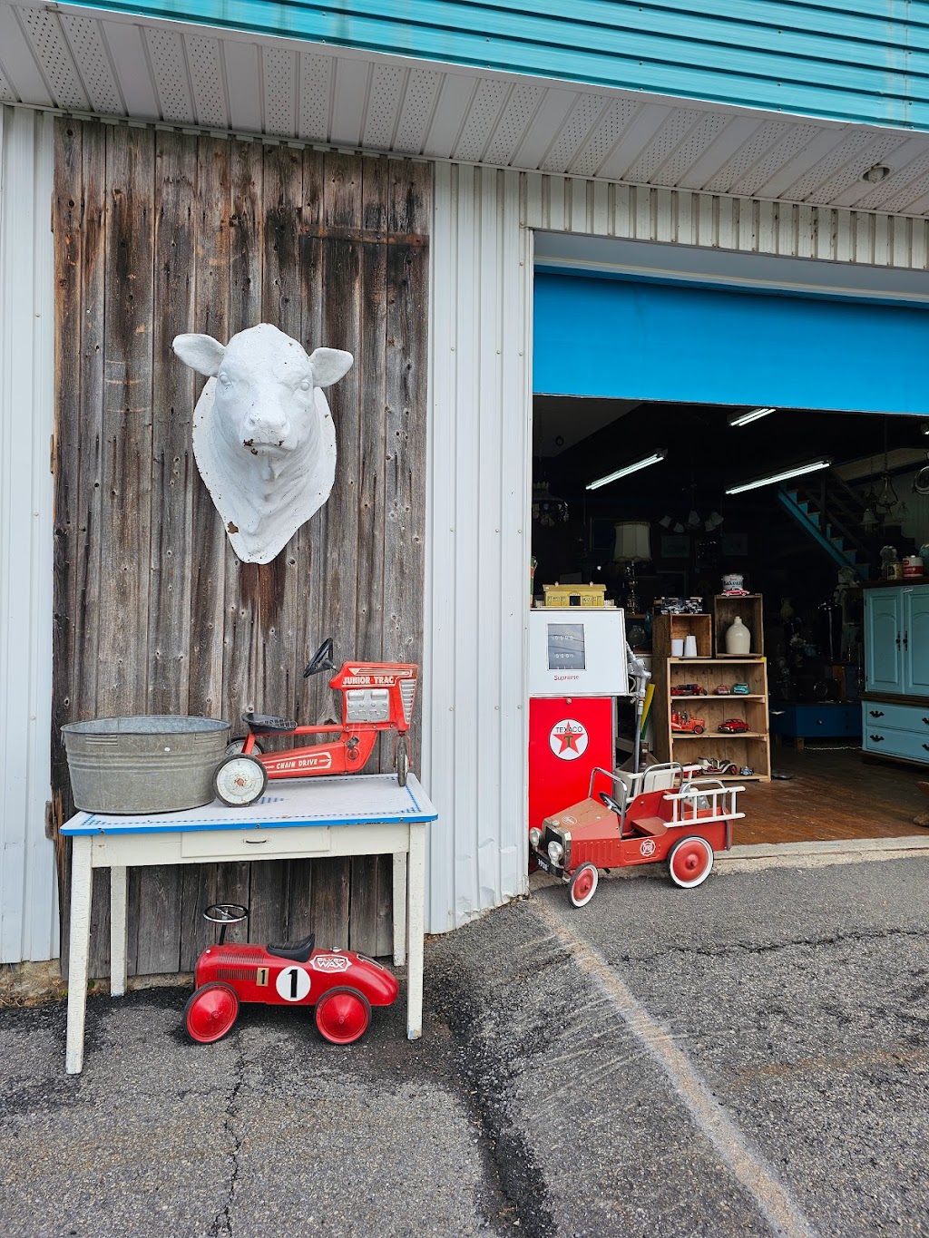Marche Aux Puces Saint-Pascal Antiquites | 295 Av. Patry, Saint-Pascal, QC G0L 3Y0, Canada | Phone: (418) 714-3900