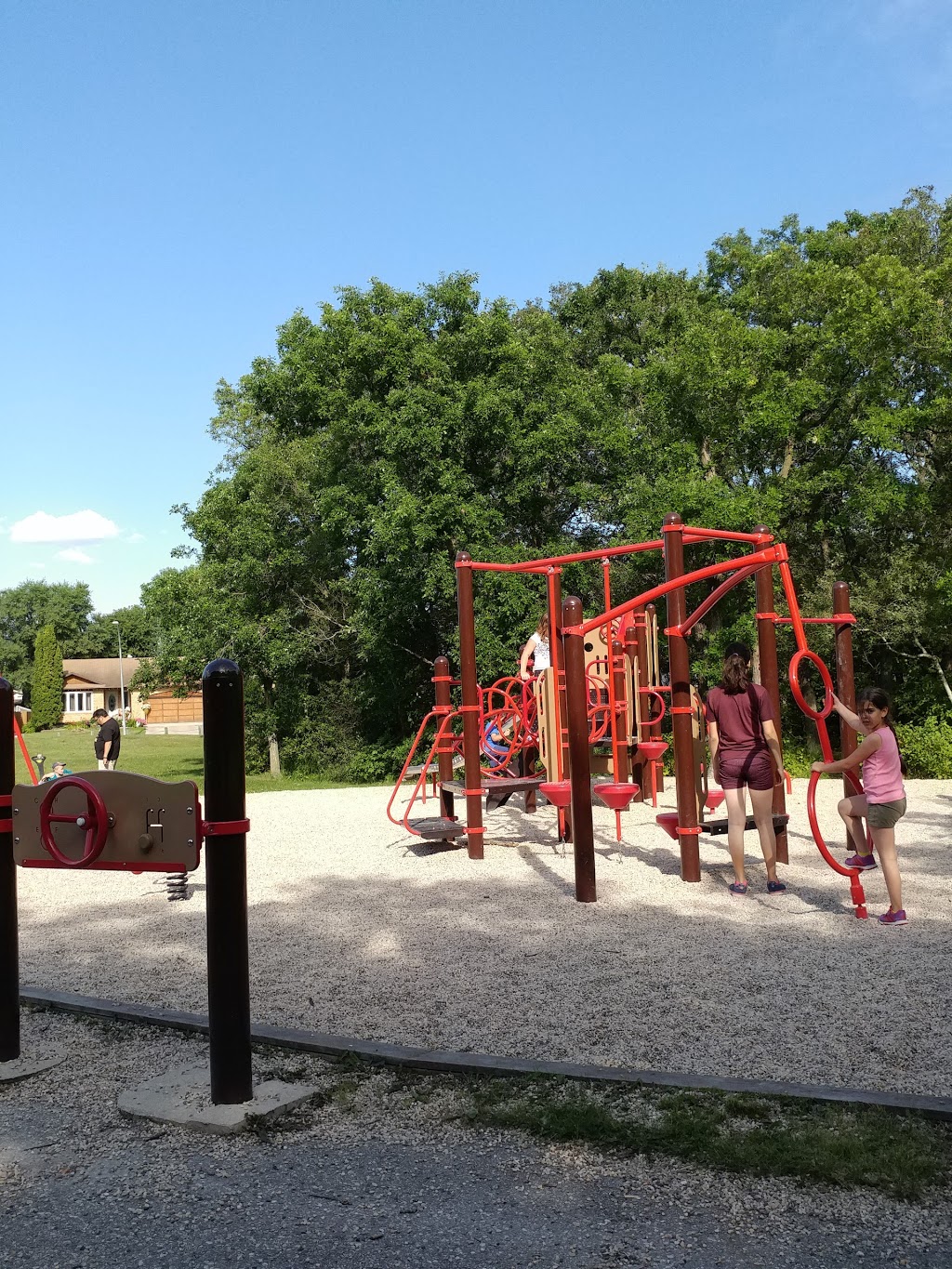 London - Reay Park | 60 Reay Crescent, Winnipeg, MB R2K 3R4, Canada | Phone: (877) 311-4974