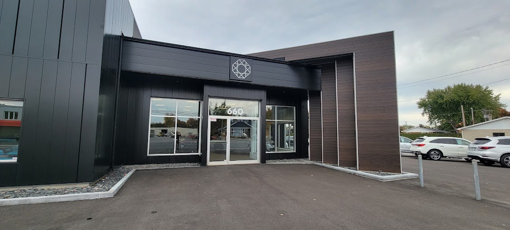 Monark voitures distinctives | 660 Rue Notre Dame O, Victoriaville, QC G6P 1T4, Canada | Phone: (819) 604-2423