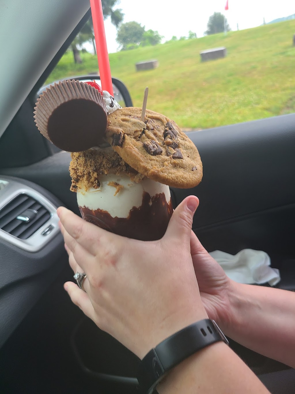 Licks Ice Cream & Milkshake Bar | 204 Carlow Rd, Port Stanley, ON N5L 1C5, Canada | Phone: (519) 782-7977