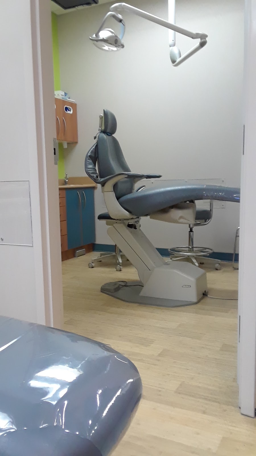 Childrens Dental World | 1420 McPhillips St, Winnipeg, MB R2V 3C5, Canada | Phone: (204) 888-5437
