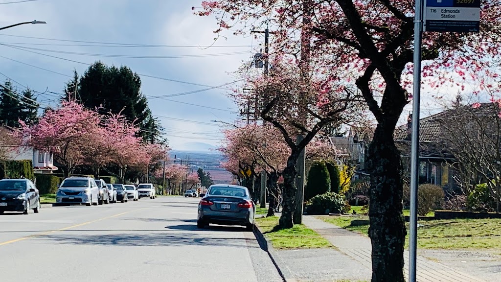 悦来客栈 | 4393 Victory St, Burnaby, BC V5J 1R1, Canada | Phone: (778) 865-3263