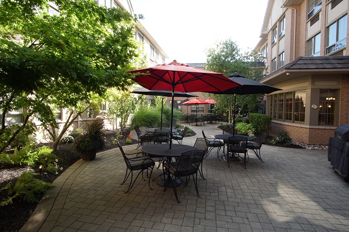 Delmanor Glen Abbey | 1459 Nottinghill Gate, Oakville, ON L6M 4W1, Canada | Phone: (905) 469-3232