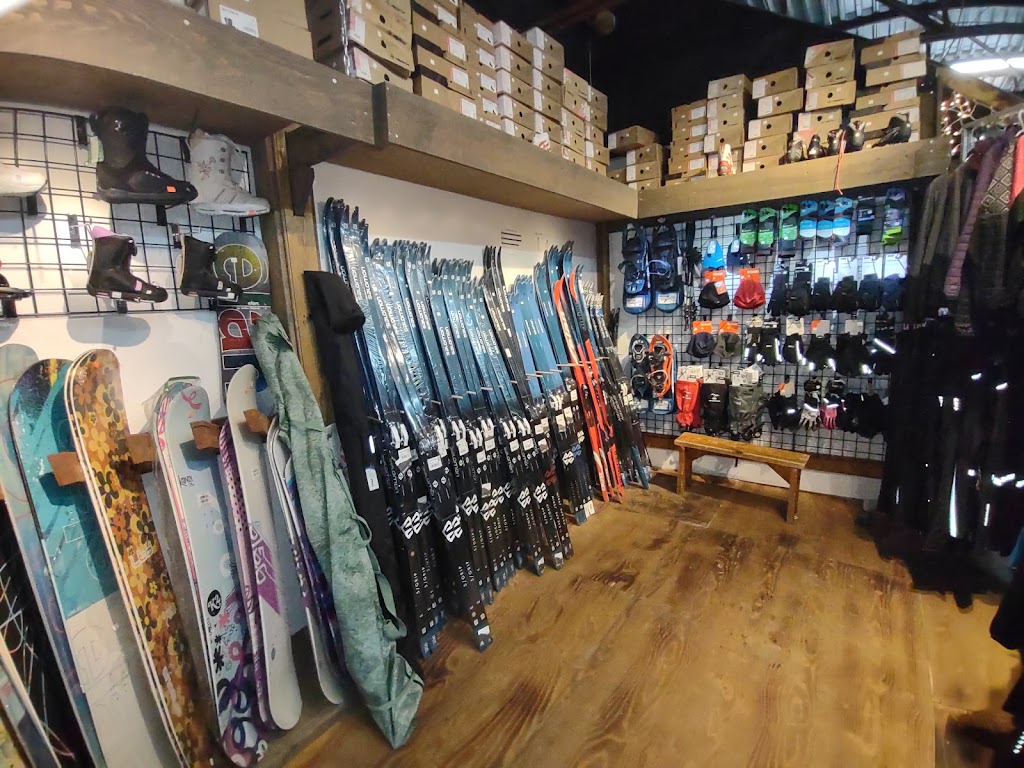 Ski Shop Laval | 1916 Bd du Curé-Labelle, Laval, QC H7T 1L3, Canada | Phone: (450) 978-5641