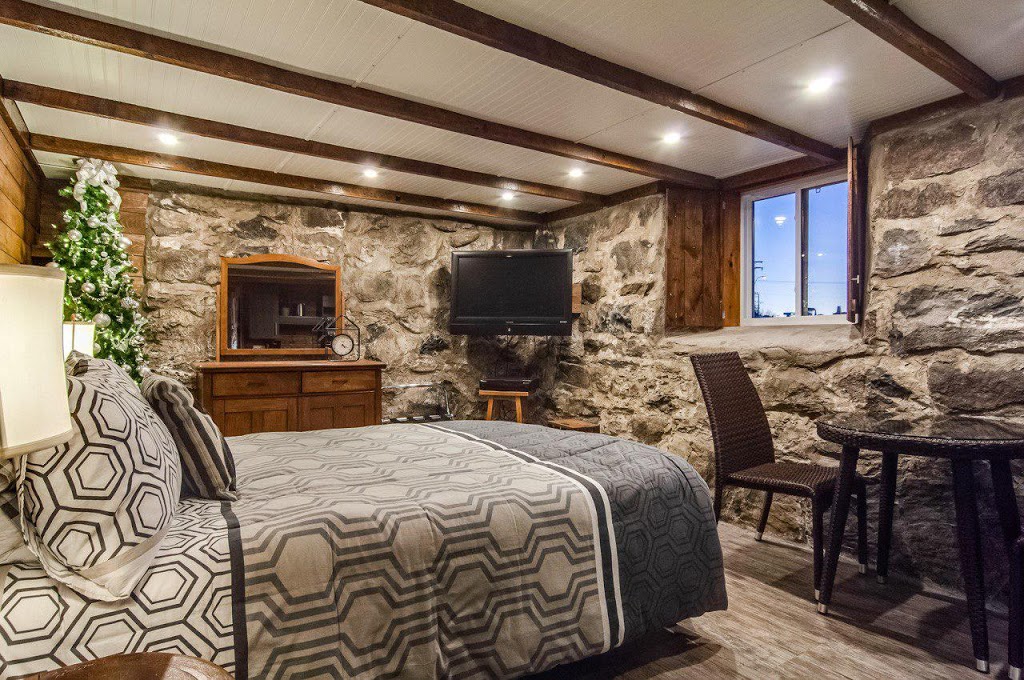 Gîte Les Pignons | 156 Rue Commerciale, Saint-Damien-de-Buckland, QC G0R 2Y0, Canada | Phone: (418) 789-3377
