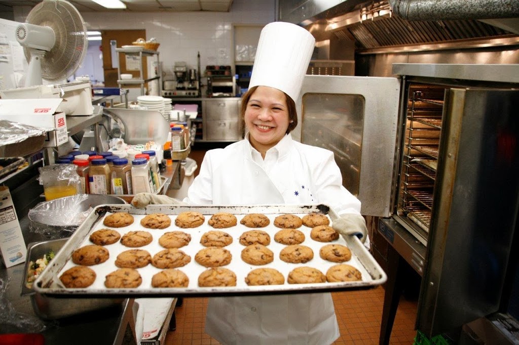 South Granville Park Lodge | 1645 W 14th Ave W, Vancouver, BC V6J 2J4, Canada | Phone: (604) 732-8633