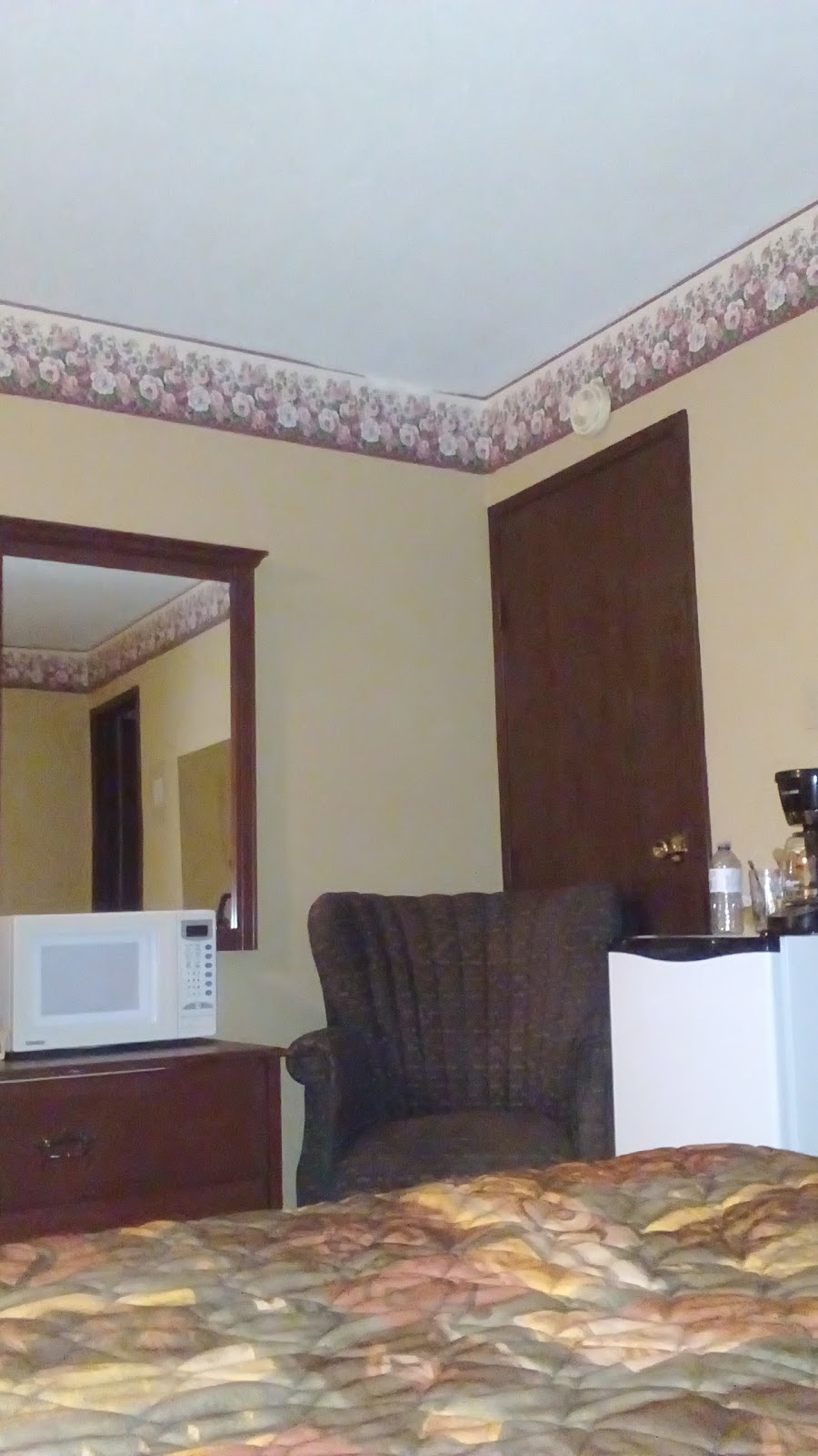 Twin Creeks Motel | 1643 Vernon St, Lumby, BC V0E 2G0, Canada | Phone: (250) 547-9221