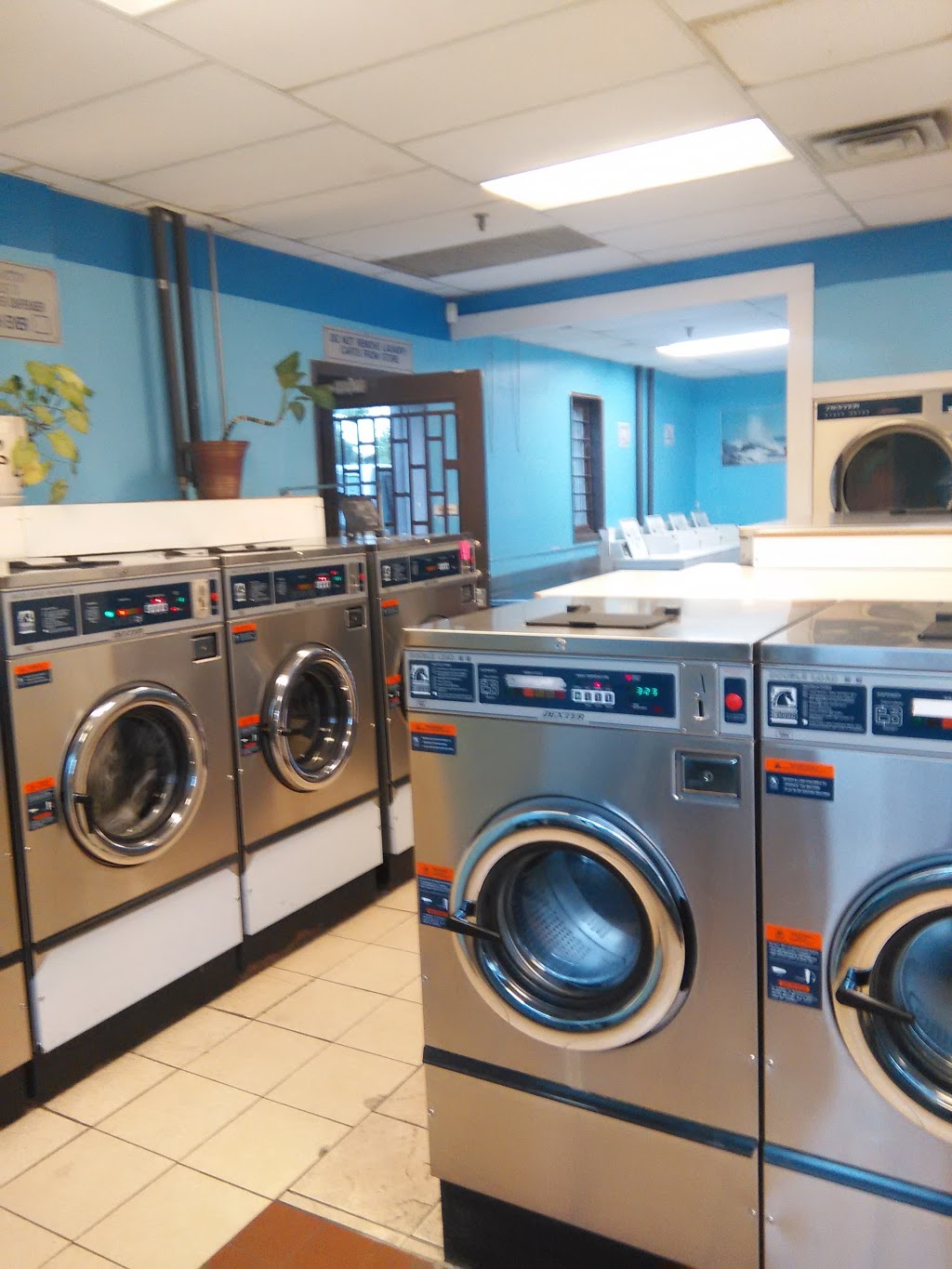 King Coin Laundry & Laundromat Cambridge Preston | 1453 King St E, Cambridge, ON N3H 3R3, Canada | Phone: (519) 650-5112