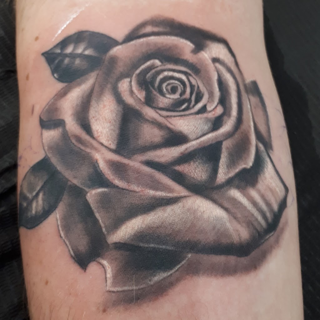 Universal Tattoo & Body Piercing | 425 Boulevard la Vérendrye E, Gatineau, QC J8P 1E6, Canada | Phone: (819) 360-0953