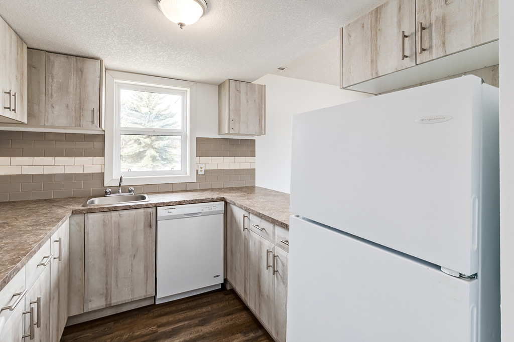 Kings Alley | 739 Bracewood Dr SW, Calgary, AB T2W 3N3, Canada | Phone: (855) 247-1492