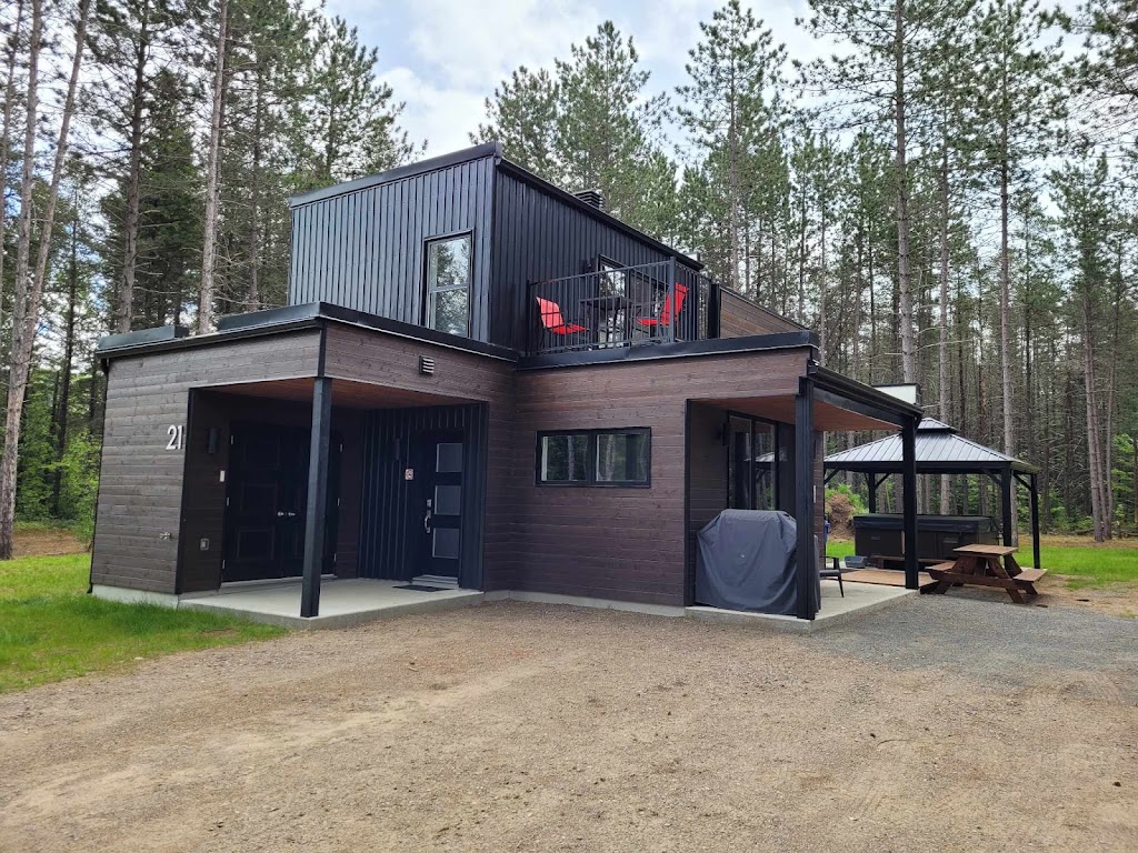 Chalet des Patriotes | 21 Rue de la Montagne, Saint-Alexis-des-Monts, QC J0K 1V0, Canada | Phone: (819) 996-4504