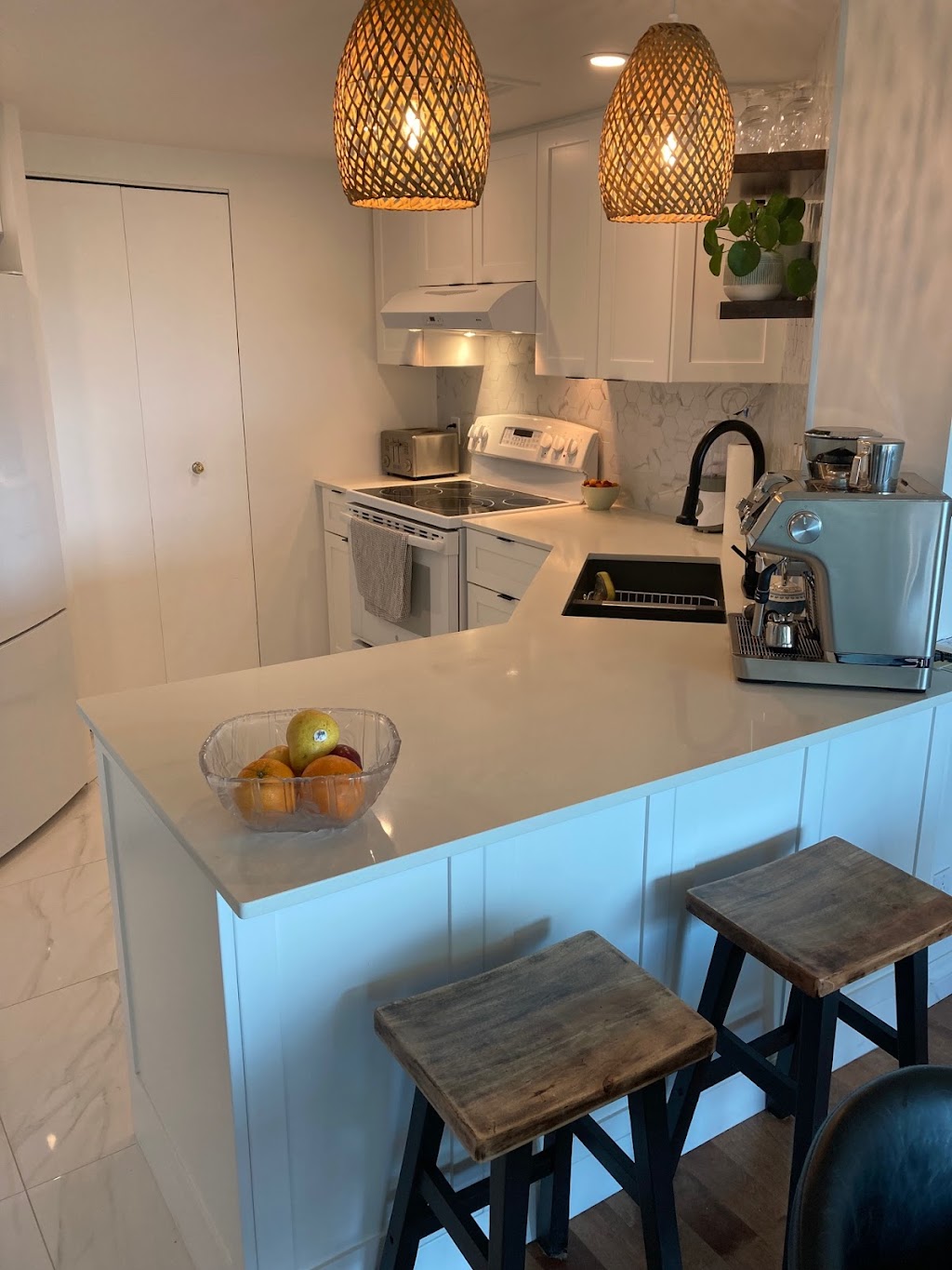 ENTREPÔT | Les Comptoirs Casa & Granite Inc. | 5673 Av. Royalmount, Mont-Royal, QC H4P 2P9, Canada | Phone: (514) 733-2272