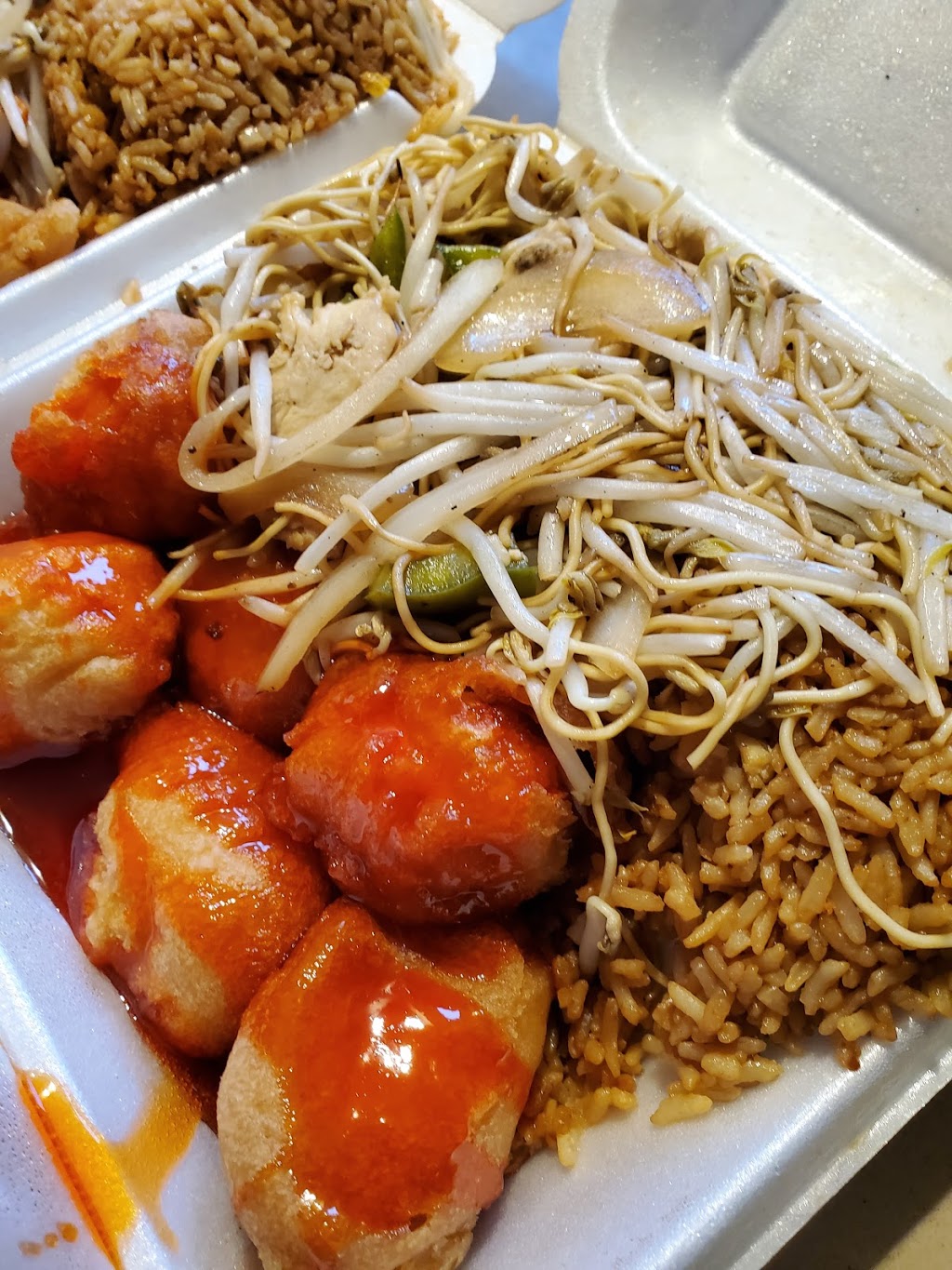 Lee’s Garden Restaurant | 444 Dundas St E, Belleville, ON K8N 1E9, Canada | Phone: (613) 966-6600