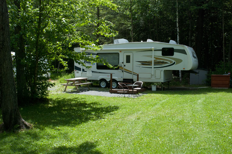 Camping du Domaine de la Rivière aux pommes | 632 QC-365, Neuville, QC G0A 2R0, Canada | Phone: (418) 561-5061