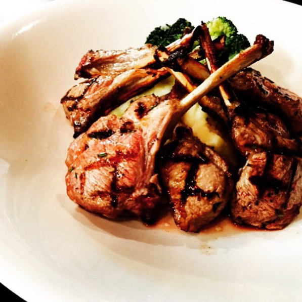 Vittorios Italian Eatery | 6380 Fallsview Blvd, Niagara Falls, ON L2G 7X5, Canada | Phone: (905) 358-2672