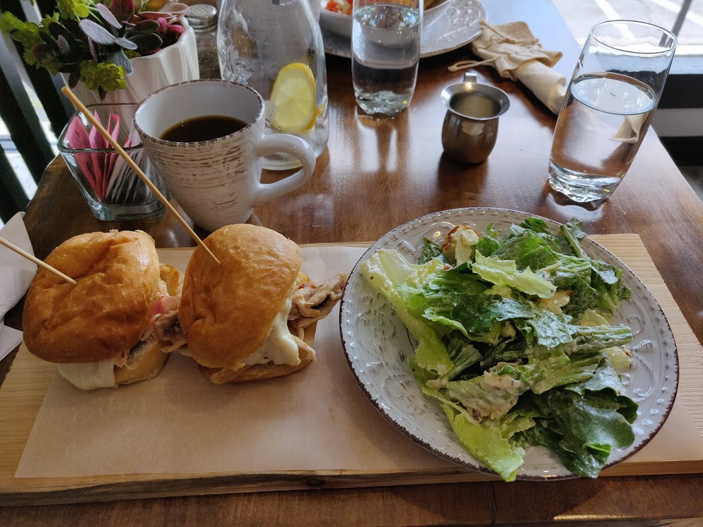 The Curly Willow Eatery | 141 Pine St, Collingwood, ON L9Y 2L7, Canada | Phone: (705) 315-1662