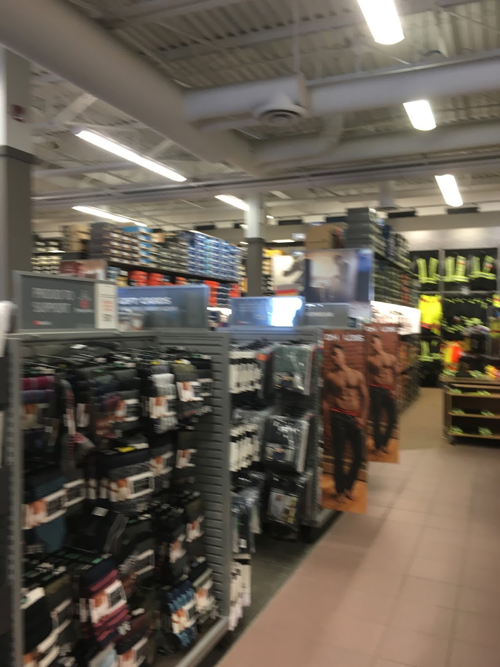 Marks | North Hill Mall, 1632 14 Ave NW Unit 1658, Calgary, AB T2N 1M7, Canada | Phone: (403) 220-9242