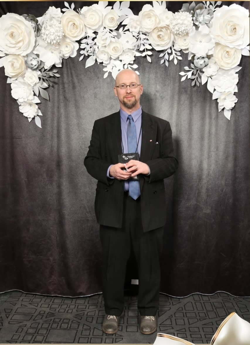 Mr. E. Miracle, Magical Entertainer | 1610 11 Ave NW, Moose Jaw, SK S6H 6W9, Canada | Phone: (306) 630-3451