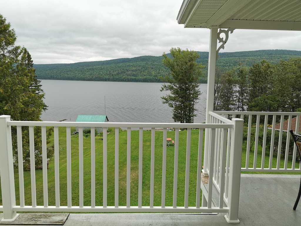 Le Domaine Véro | 474 Rue St Jean, Pohénégamook, QC G0L 1J0, Canada | Phone: (418) 859-3239