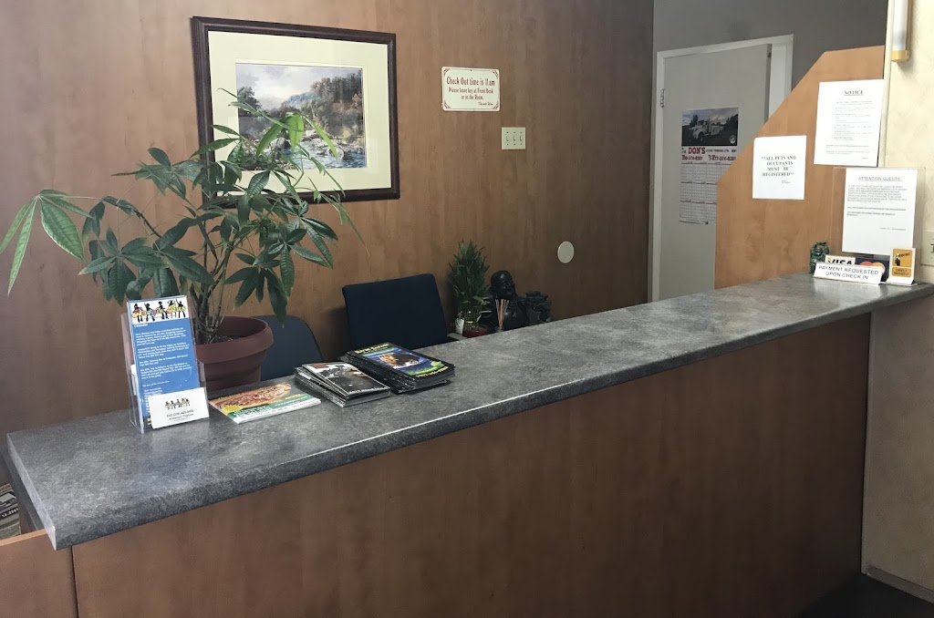 4 Seasons Motel | 1763 Trans-Canada Hwy, Kamloops, BC V2C 3Z6, Canada | Phone: (250) 372-2313