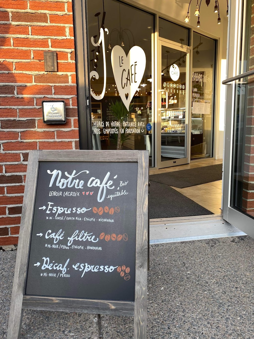 Café Ruban Bleu | 1017 Bd Saint-Jean-Baptiste local 100, Mercier, QC J6R 1B8, Canada | Phone: (450) 201-2929