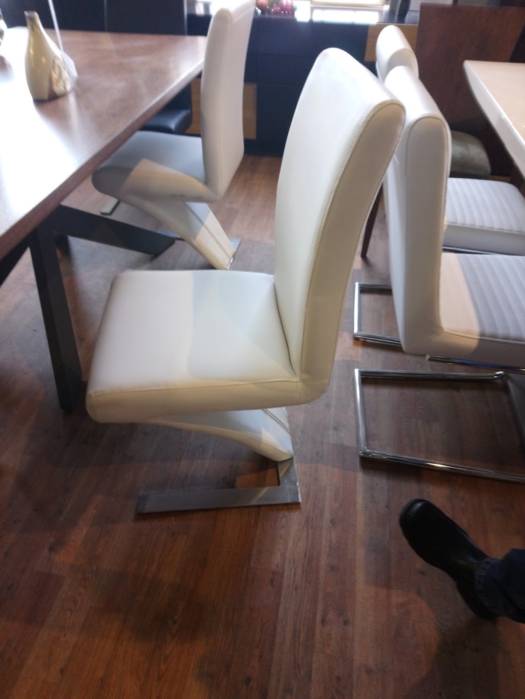 La Vie Furniture | 1580 Trinity Dr #5, Mississauga, ON L5T 1K4, Canada | Phone: (905) 565-9191