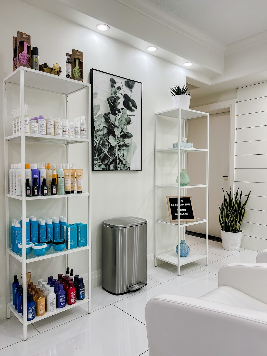 The blonding room | 21578 Richmond St, Arva, ON N0M 1C0, Canada | Phone: (519) 854-6330