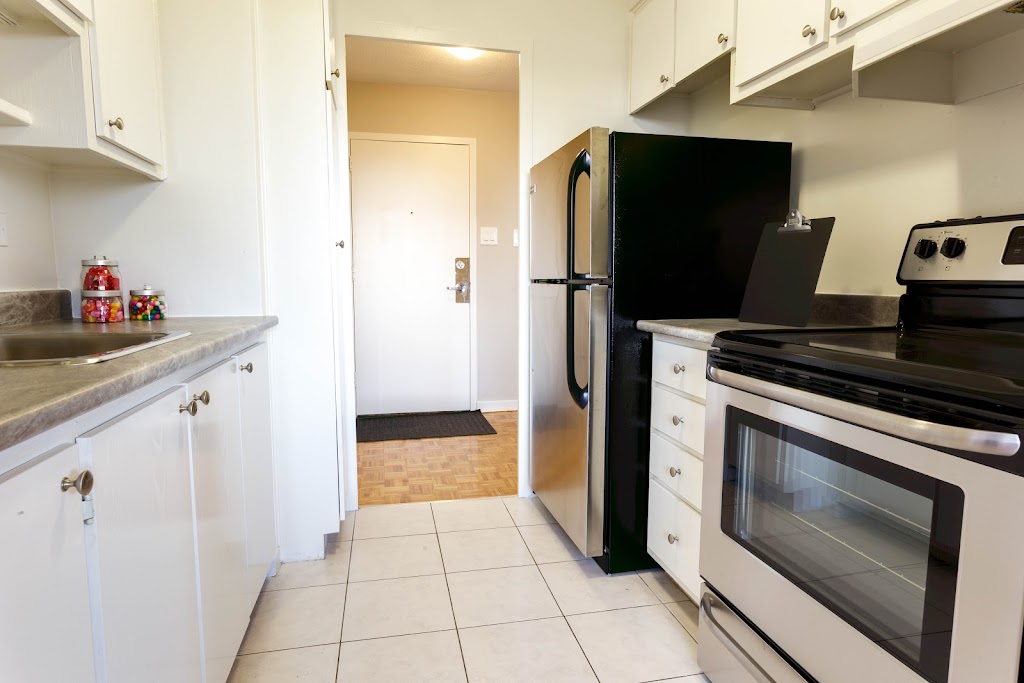 Maison Hamilton - Côte Saint-Luc Apartments | 5501 Av. Adalbert, Côte Saint-Luc, QC H4W 2B1, Canada | Phone: (438) 476-5116
