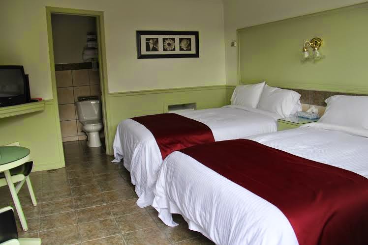 Motel Le Refuge | 43 Rue Queen, Sherbrooke, QC J1M 1J2, Canada | Phone: (819) 564-9005