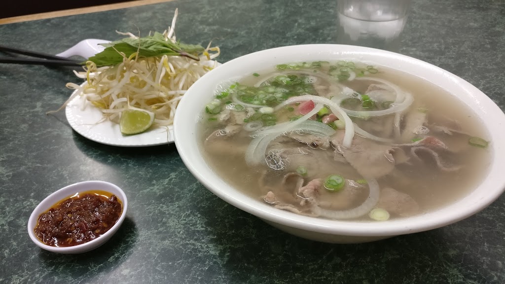 Vietnamese Beef Stew Noodle House | 3616 52 Ave NW, Calgary, AB T2L 1V9, Canada | Phone: (403) 220-0681
