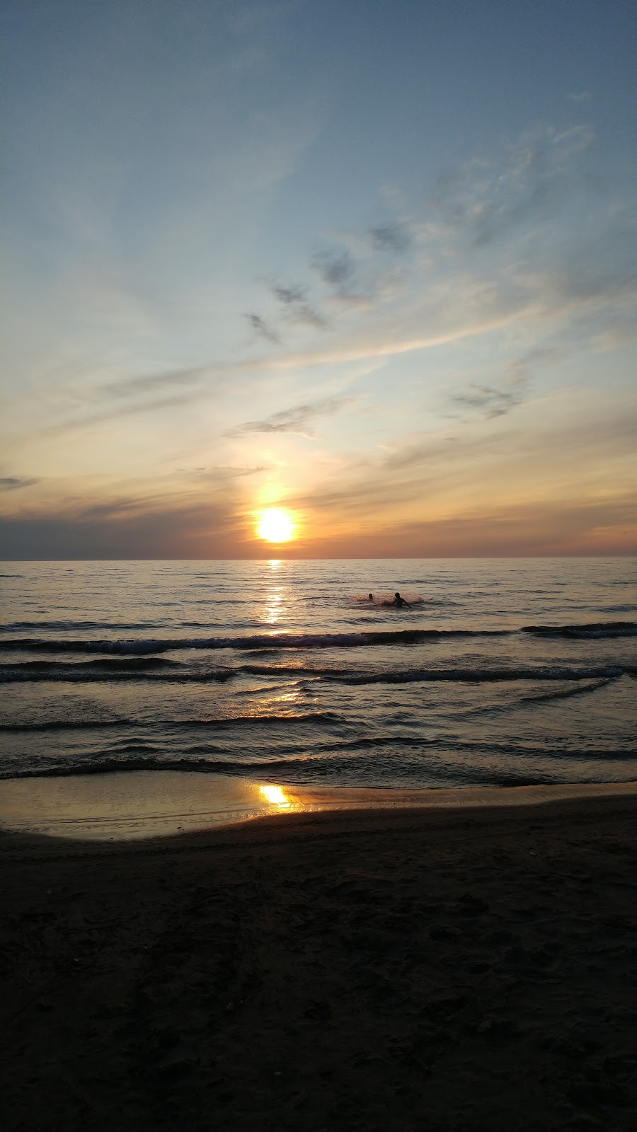 Brums place Cottage Rental | 10 6th Ave S, Sauble Beach, ON N0H 2G0, Canada | Phone: (647) 342-4322