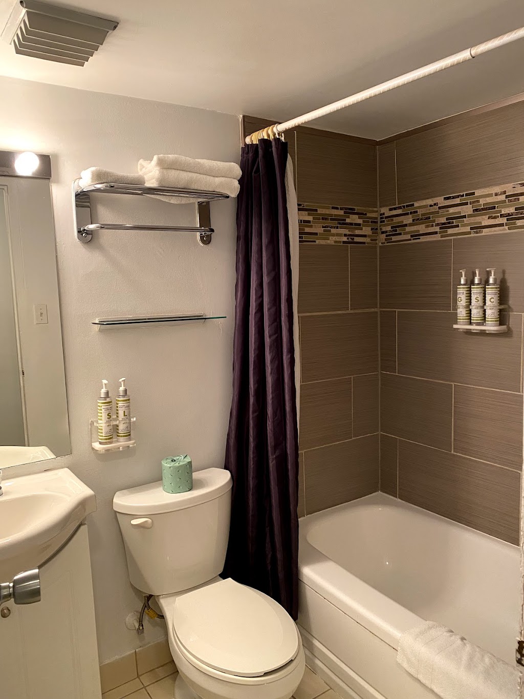 La Tour Belvedere hotel | 2175 Boul. de Maisonneuve Ouest, Montréal, QC H3H 1L5, Canada | Phone: (514) 935-9052