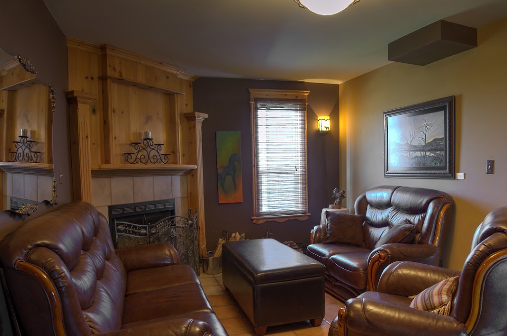 Heartwood Inn | 320 Railway Ave E, Drumheller, AB T0J 0Y4, Canada | Phone: (403) 823-6495