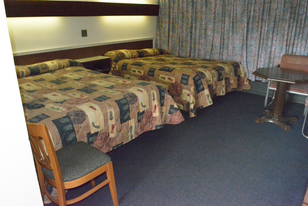 Hilltop Motel | 50 Simcoe St, Tillsonburg, ON N4G 2H5, Canada | Phone: (519) 842-5966