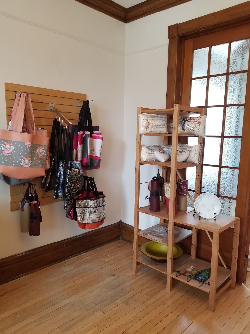 BOUTIQUE CHEZ MARIE-JO FRIPERIE | 627 Rue Notre Dame, Montebello, QC J0V 1L0, Canada | Phone: (873) 355-5567