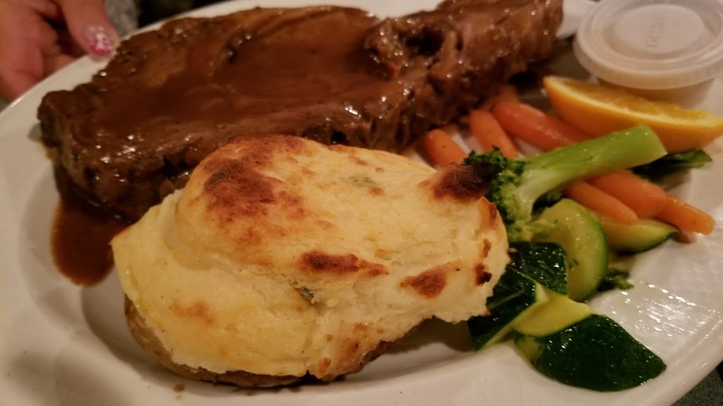 Capri Steak & Pizza House | 1704 Edmonton Trail, Calgary, AB T2E 1J8, Canada | Phone: (403) 276-8918