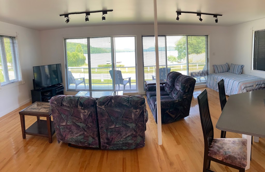 Les chalets vacance | 300 Rue Ste Marie, Lac-aux-Sables, QC G0X 1M0, Canada | Phone: (581) 398-9939