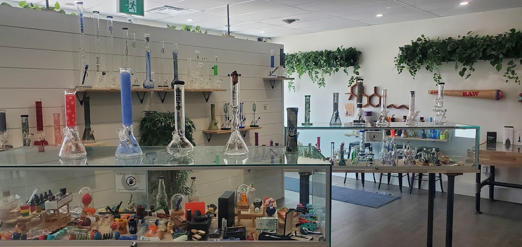 Puffins Cannabis | 96 Main St E E, Huntsville, ON P1H 1H4, Canada | Phone: (705) 909-0807