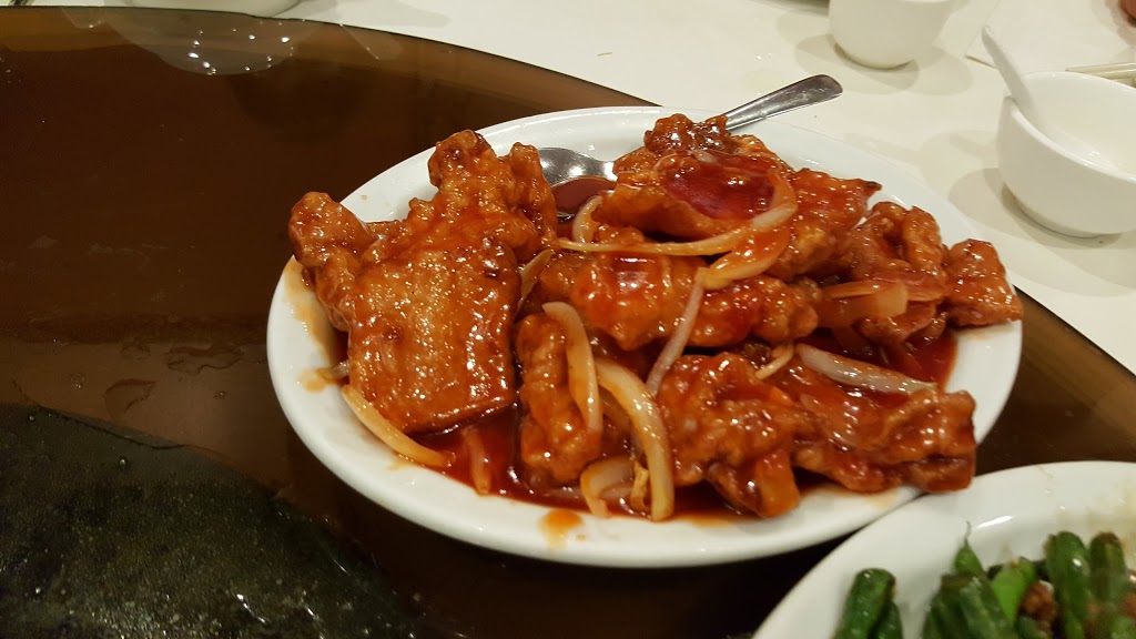 Signature Palace Restaurant | 1919 Sirocco Dr SW, Calgary, AB T3H 2Y3, Canada | Phone: (403) 246-8883