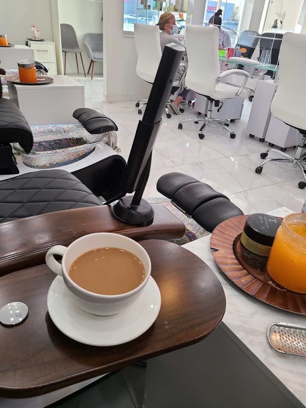 lavish Nail & Spa East Hills | 95 E Hills Blvd SE #20, Calgary, AB T2A 7X4, Canada | Phone: (403) 248-4413