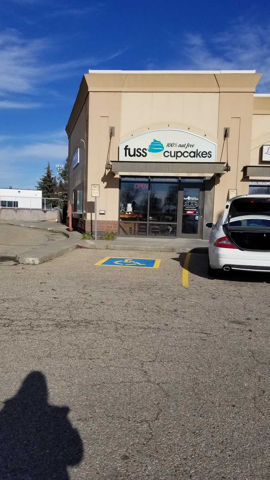 Fuss Cupcakes | 17298 Stony Plain Rd, Edmonton, AB T5S 1K6, Canada | Phone: (780) 444-8845